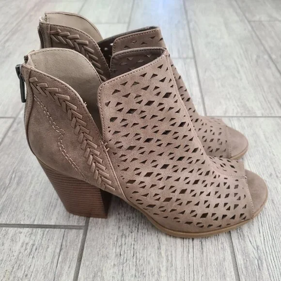 Indigo Rd. ankle booties perforated taupe women's size 9.5 - Picture 5 of 12
